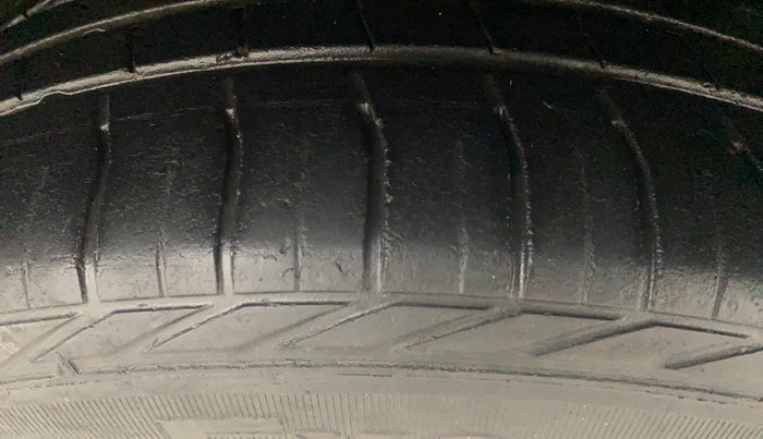 2018 Tata NEXON XZA PLUS PETROL, Petrol, Automatic, 30,322 km, Right Front Tyre Tread