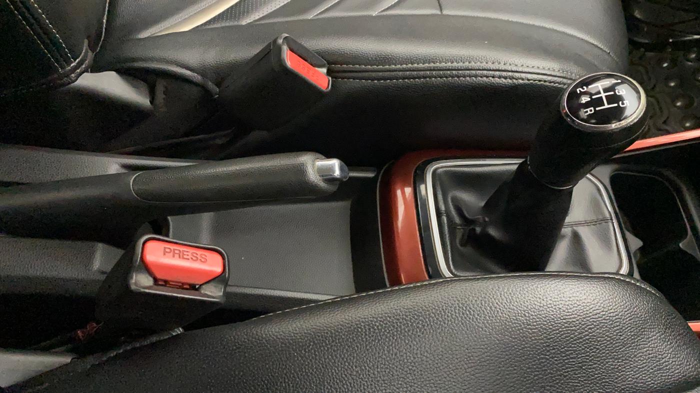 2017 Maruti IGNIS ZETA 1.2, Petrol, Manual, 98,210 km, Gear Lever