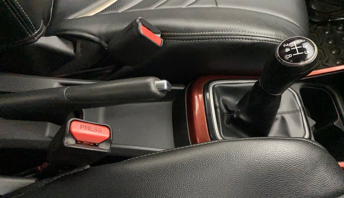 2017 Maruti IGNIS ZETA 1.2, Petrol, Manual, 98,210 km, Gear Lever