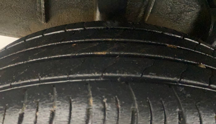 2021 Nissan MAGNITE XV PREMIUM DUAL TONE, Petrol, Manual, 19,767 km, Right Rear Tyre Tread