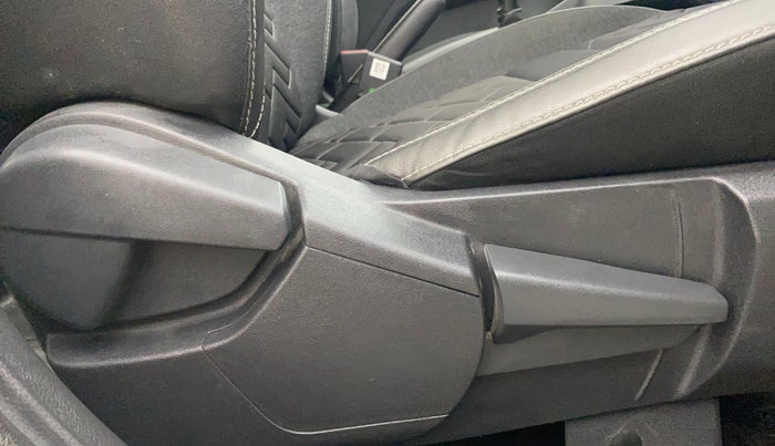 2021 Nissan MAGNITE XV PREMIUM DUAL TONE, Petrol, Manual, 19,767 km, Driver Side Adjustment Panel