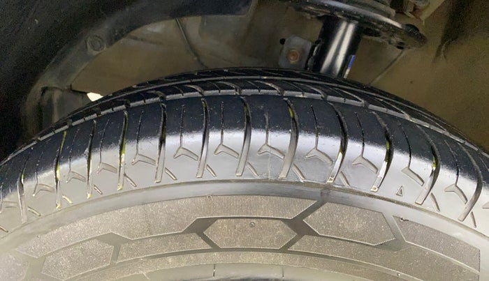2017 Maruti Dzire VDI, Diesel, Manual, 74,653 km, Left Front Tyre Tread