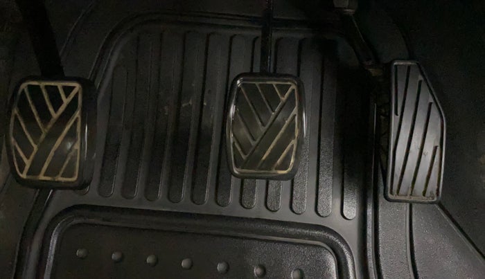 2017 Maruti Dzire VDI, Diesel, Manual, 74,653 km, Pedals