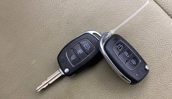 2015 Hyundai Elite i20 SPORTZ 1.2, Petrol, Manual, 47,730 km, Key Close Up