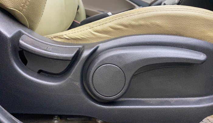 2015 Hyundai Elite i20 SPORTZ 1.2, Petrol, Manual, 47,730 km, Driver Side Adjustment Panel