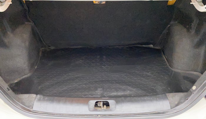 2014 Maruti Swift Dzire VXI, Petrol, Manual, 1,21,692 km, Boot Inside