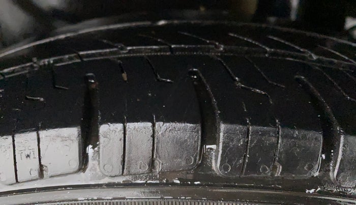2014 Maruti Swift Dzire VXI, Petrol, Manual, 1,21,692 km, Left Rear Tyre Tread