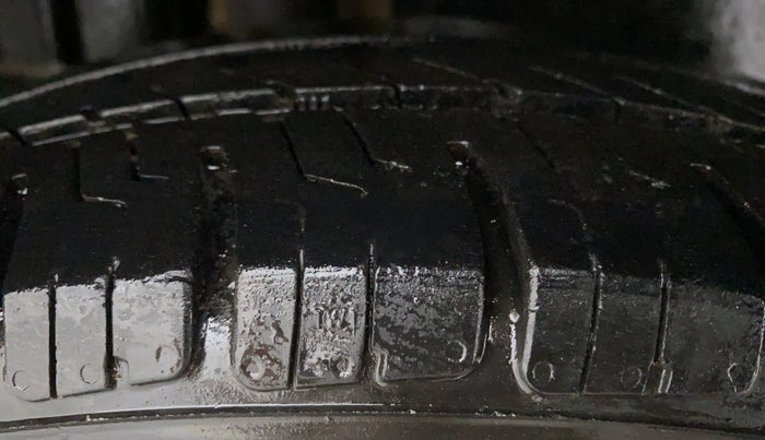 2014 Maruti Swift Dzire VXI, Petrol, Manual, 1,21,692 km, Right Rear Tyre Tread