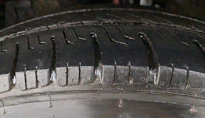 2014 Maruti Swift Dzire VXI, Petrol, Manual, 1,21,692 km, Left Front Tyre Tread
