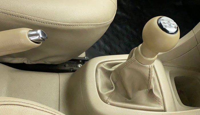 2014 Maruti Swift Dzire VXI, Petrol, Manual, 1,21,692 km, Gear Lever