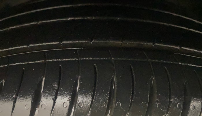 2022 KIA SONET HTK PLUS 1.0 IMT, Petrol, Manual, 24,519 km, Left Front Tyre Tread