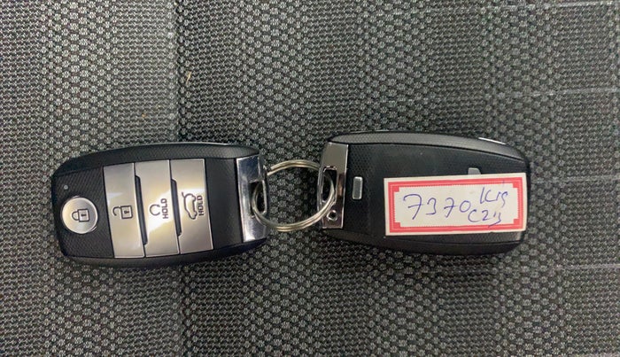 2022 KIA SONET HTK PLUS 1.0 IMT, Petrol, Manual, 24,519 km, Key Close Up