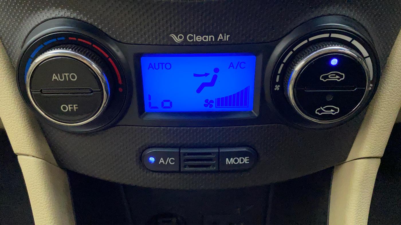 2011 Hyundai Verna FLUIDIC 1.6 SX VTVT, Petrol, Manual, 44,483 km, Automatic Climate Control