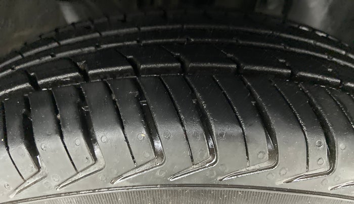 2019 Renault Kwid RXL, Petrol, Manual, 16,217 km, Right Front Tyre Tread