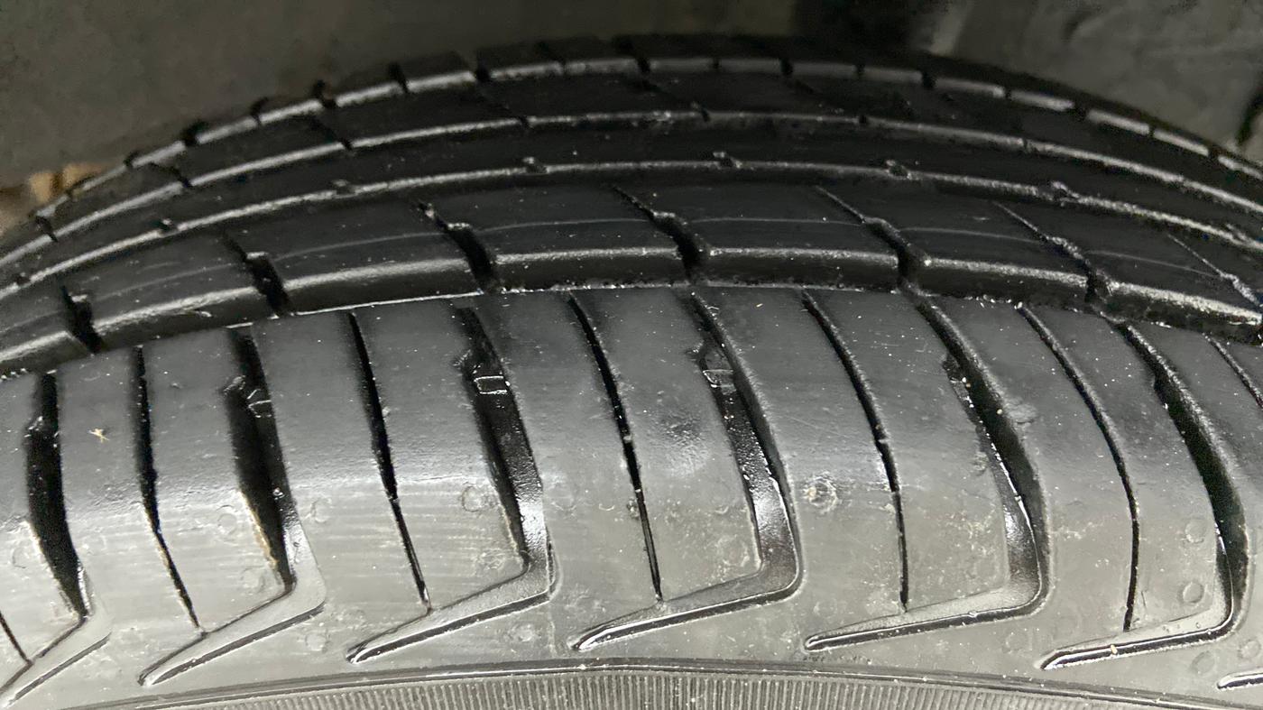 2019 Renault Kwid RXL, Petrol, Manual, 16,217 km, Left Rear Tyre Tread
