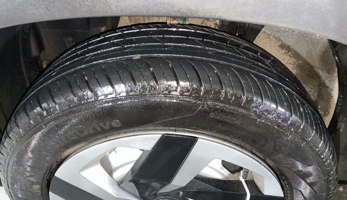 2024 Nissan MAGNITE XE, Petrol, Manual, 7,525 km, Left Front Tyre Tread