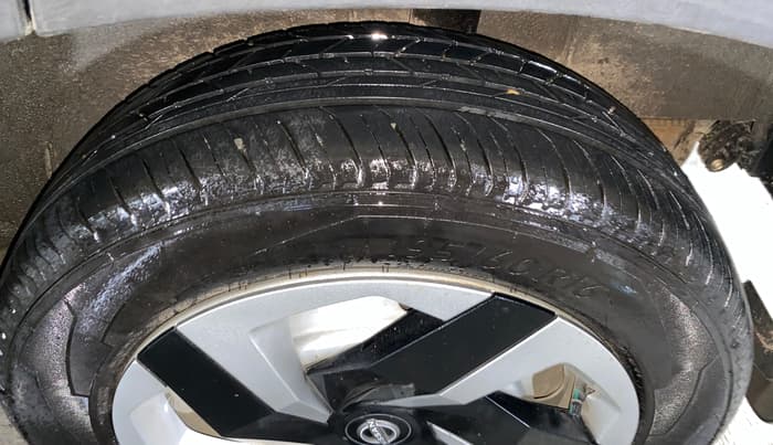 2024 Nissan MAGNITE XE, Petrol, Manual, 7,525 km, Left Rear Tyre Tread