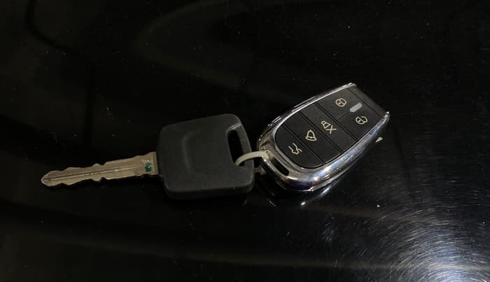 2024 Nissan MAGNITE XE, Petrol, Manual, 7,525 km, Key Close Up