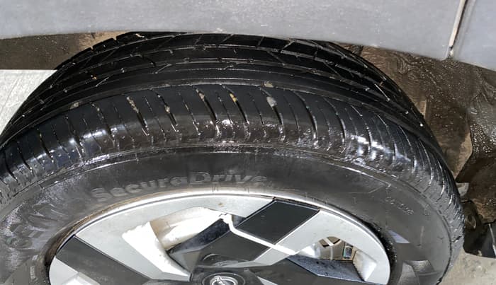 2024 Nissan MAGNITE XE, Petrol, Manual, 7,525 km, Right Rear Tyre Tread