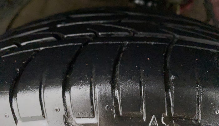 2021 Mahindra XUV300 W6 1.5 DIESEL AMT, Diesel, Automatic, 29,321 km, Right Front Tyre Tread