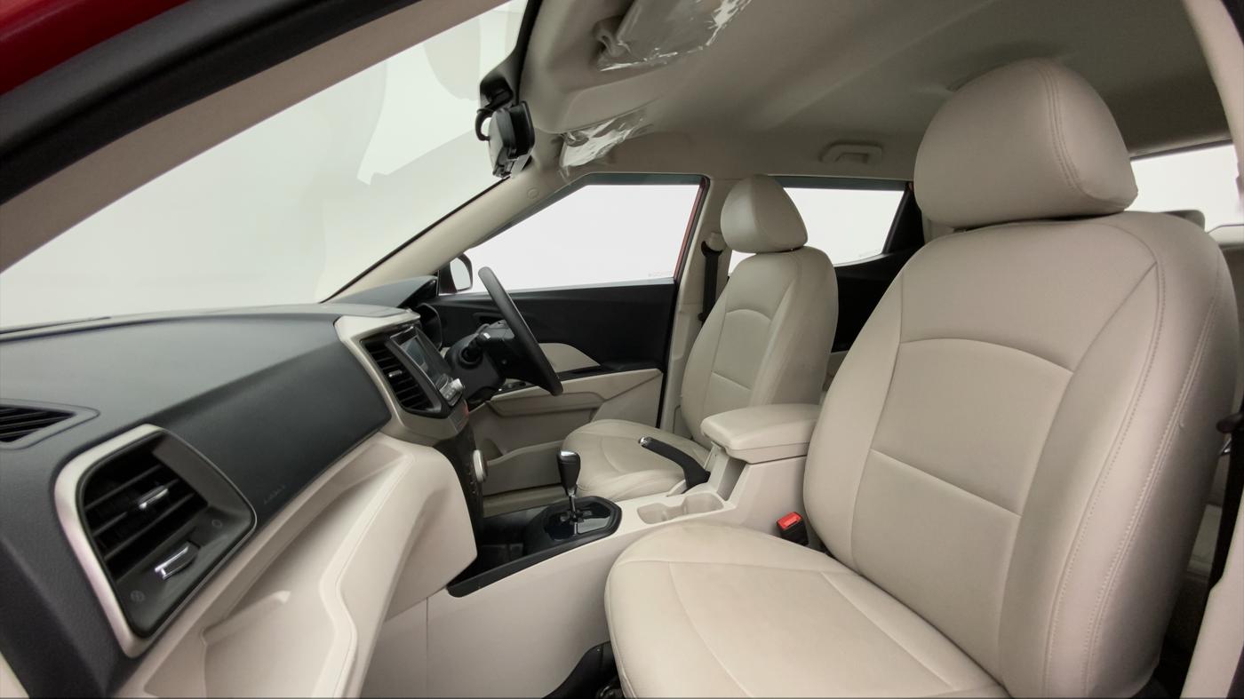 2021 Mahindra XUV300 W6 1.5 DIESEL AMT, Diesel, Automatic, 29,321 km, Right Side Front Door Cabin