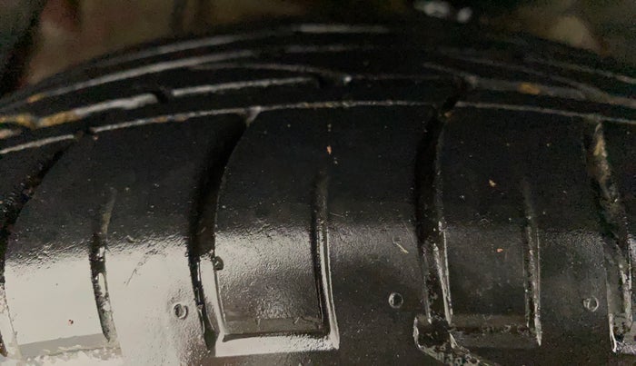 2021 Mahindra XUV300 W6 1.5 DIESEL AMT, Diesel, Automatic, 29,321 km, Left Front Tyre Tread
