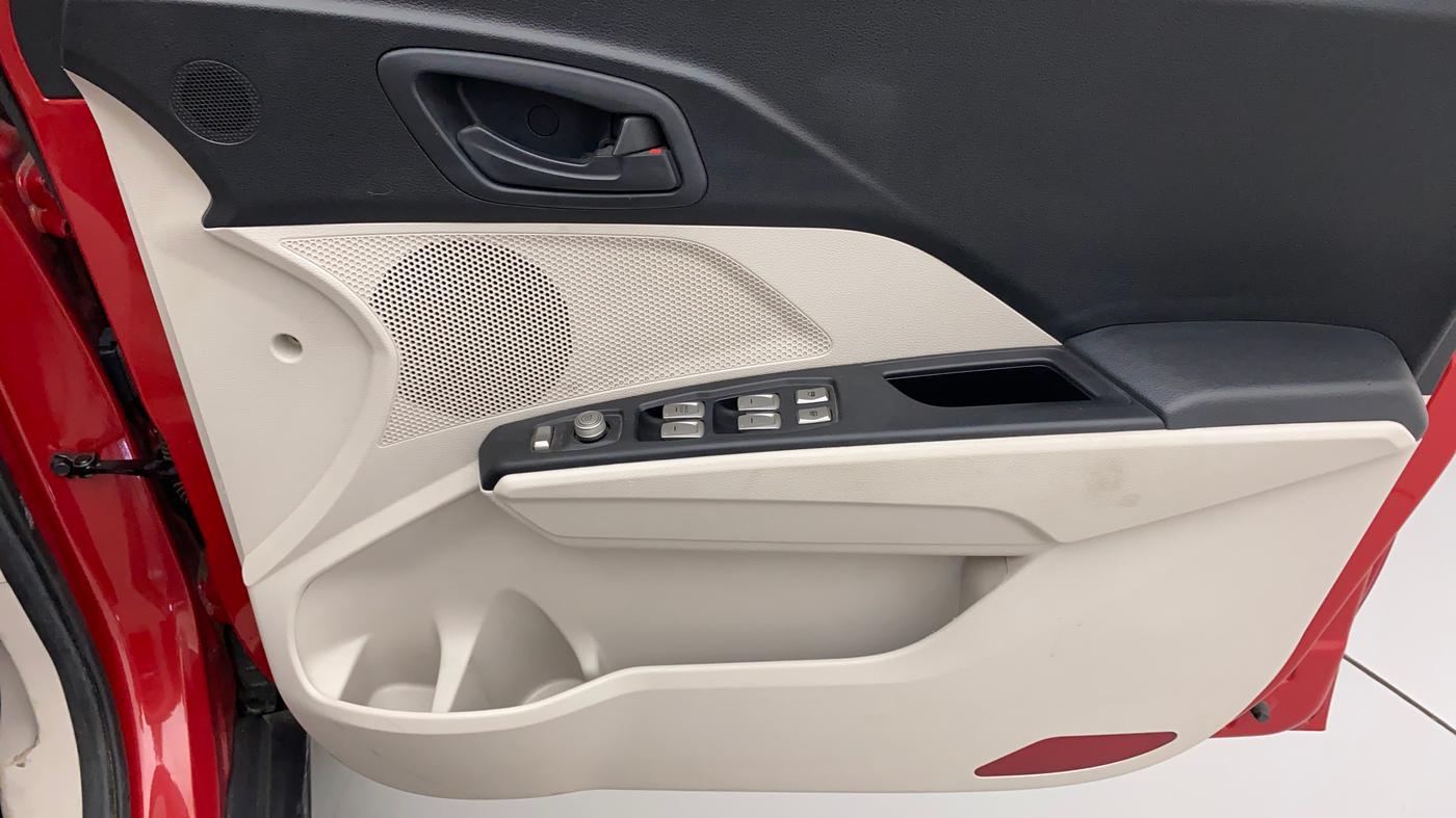 2021 Mahindra XUV300 W6 1.5 DIESEL AMT, Diesel, Automatic, 29,321 km, Driver Side Door Panels Control