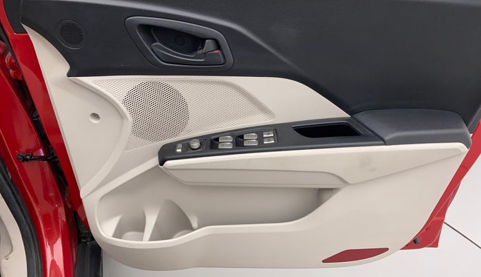 2021 Mahindra XUV300 W6 1.5 DIESEL AMT, Diesel, Automatic, 29,321 km, Driver Side Door Panels Control