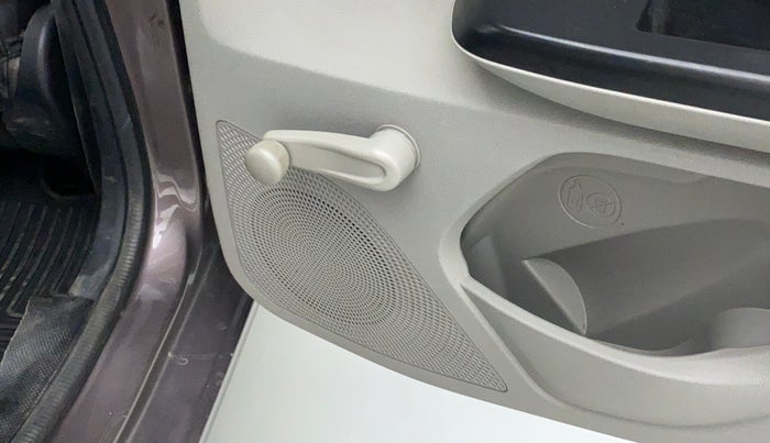 2018 Tata Tiago XE 1.2 REVOTRON, Petrol, Manual, 53,797 km, Infotainment system - Rear speakers missing / not working