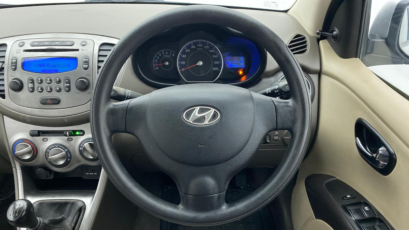 2015 Hyundai i10 SPORTZ 1.1 IRDE2, Petrol, Manual, 29,065 km, Steering Wheel Close Up