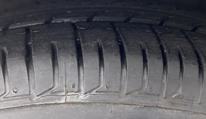 2015 Hyundai i10 SPORTZ 1.1 IRDE2, Petrol, Manual, 29,065 km, Left Front Tyre Tread