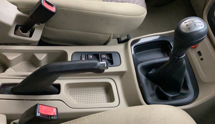 2017 Mahindra TUV300 T8, Diesel, Manual, 49,998 km, Gear Lever
