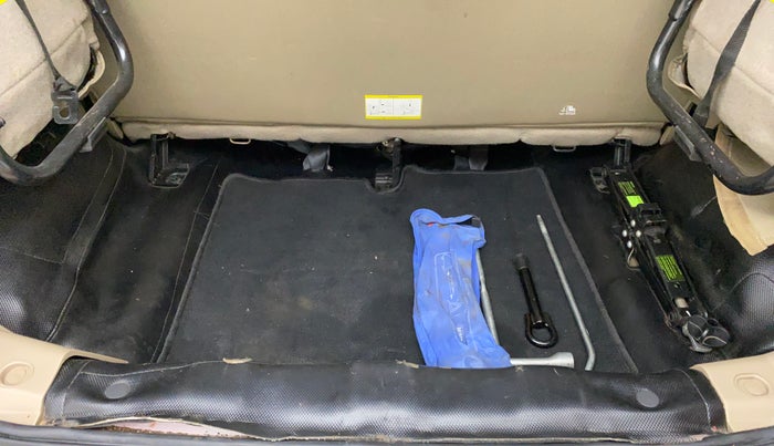 2017 Mahindra TUV300 T8, Diesel, Manual, 49,998 km, Boot Inside