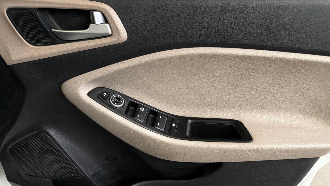 2020 Hyundai Elite i20 SPORTZ PLUS 1.2, Petrol, Manual, 43,282 km, Driver Side Door Panels Control