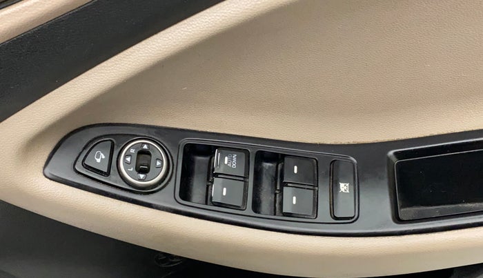 2017 Hyundai Elite i20 ASTA 1.2, Petrol, Manual, 78,546 km, Right front window switch / handle - Window making noise/ moving slow