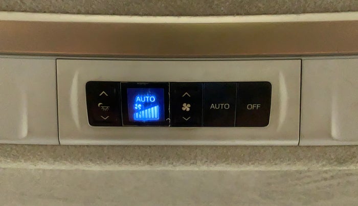2018 Toyota Innova Crysta 2.4 VX 7 STR, Diesel, Manual, 72,099 km, Rear AC Temperature Control