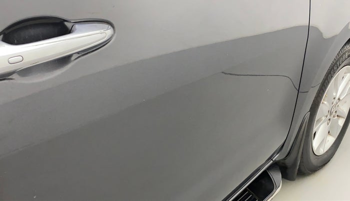 2018 Toyota Innova Crysta 2.4 VX 7 STR, Diesel, Manual, 72,099 km, Driver-side door - Slightly dented