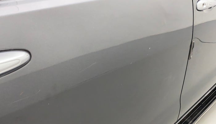 2018 Toyota Innova Crysta 2.4 VX 7 STR, Diesel, Manual, 72,099 km, Right rear door - Minor scratches