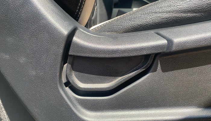 2023 Hyundai VENUE S 1.2, Petrol, Manual, 27,658 km, Driver Side Adjustment Panel