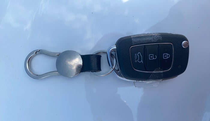 2023 Hyundai VENUE S 1.2, Petrol, Manual, 27,658 km, Key Close Up