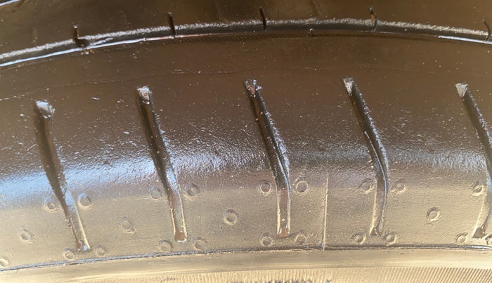 2023 Hyundai VENUE S 1.2, Petrol, Manual, 27,658 km, Right Front Tyre Tread