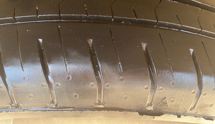 2023 Hyundai VENUE S 1.2, Petrol, Manual, 27,658 km, Right Rear Tyre Tread