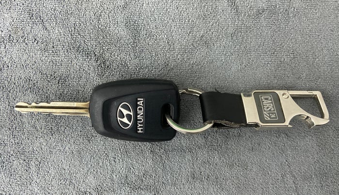 2015 Hyundai Grand i10 SPORTZ 1.1 CRDI, Diesel, Manual, 87,152 km, Key Close Up