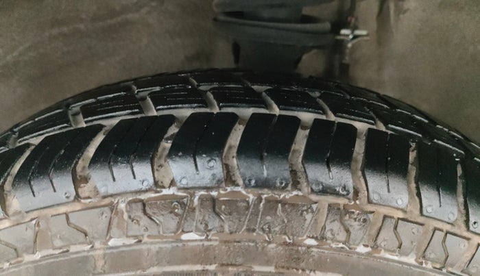 2017 Maruti Alto 800 LXI, Petrol, Manual, 2,373 km, Left Front Tyre Tread