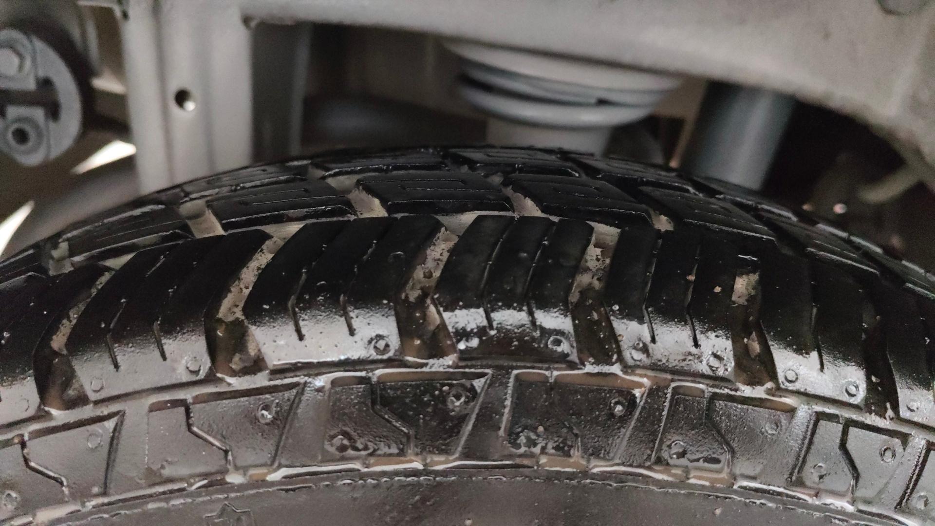 camera-Right-Rear-Tyre-Tread