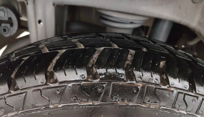 2017 Maruti Alto 800 LXI, Petrol, Manual, 2,373 km, Right Rear Tyre Tread