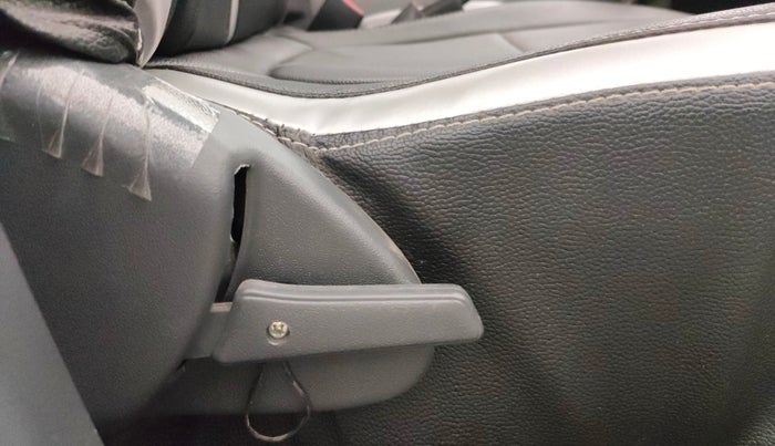 2017 Maruti Alto 800 LXI, Petrol, Manual, 2,373 km, Driver Side Adjustment Panel