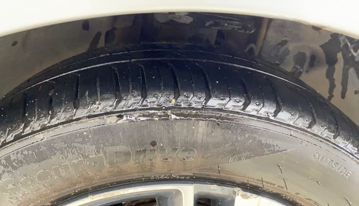 2017 Tata TIGOR XZ (O) PETROL, Petrol, Manual, 60,831 km, Right Front Tyre Tread