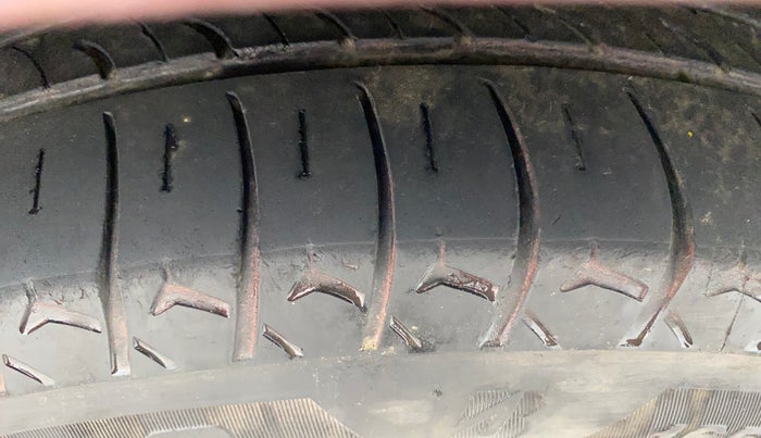 2014 Hyundai Grand i10 ASTA 1.2 KAPPA VTVT, Petrol, Manual, 1,14,993 km, Left Front Tyre Tread