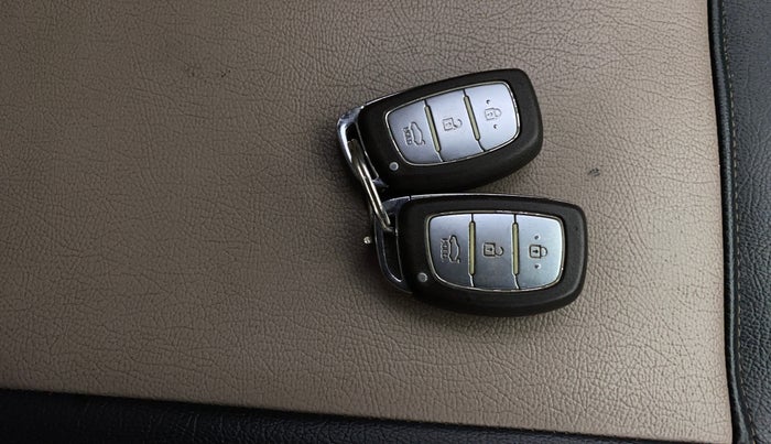 2014 Hyundai Grand i10 ASTA 1.2 KAPPA VTVT, Petrol, Manual, 1,14,993 km, Key Close Up